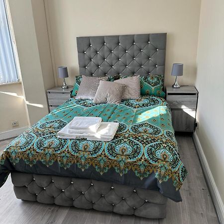 Elsaro Hotel Slough Bagian luar foto