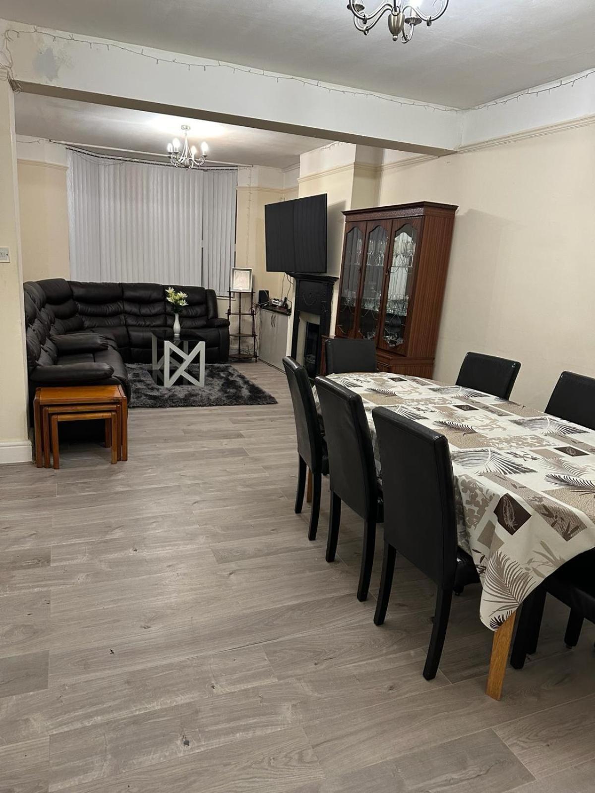 Elsaro Hotel Slough Bagian luar foto