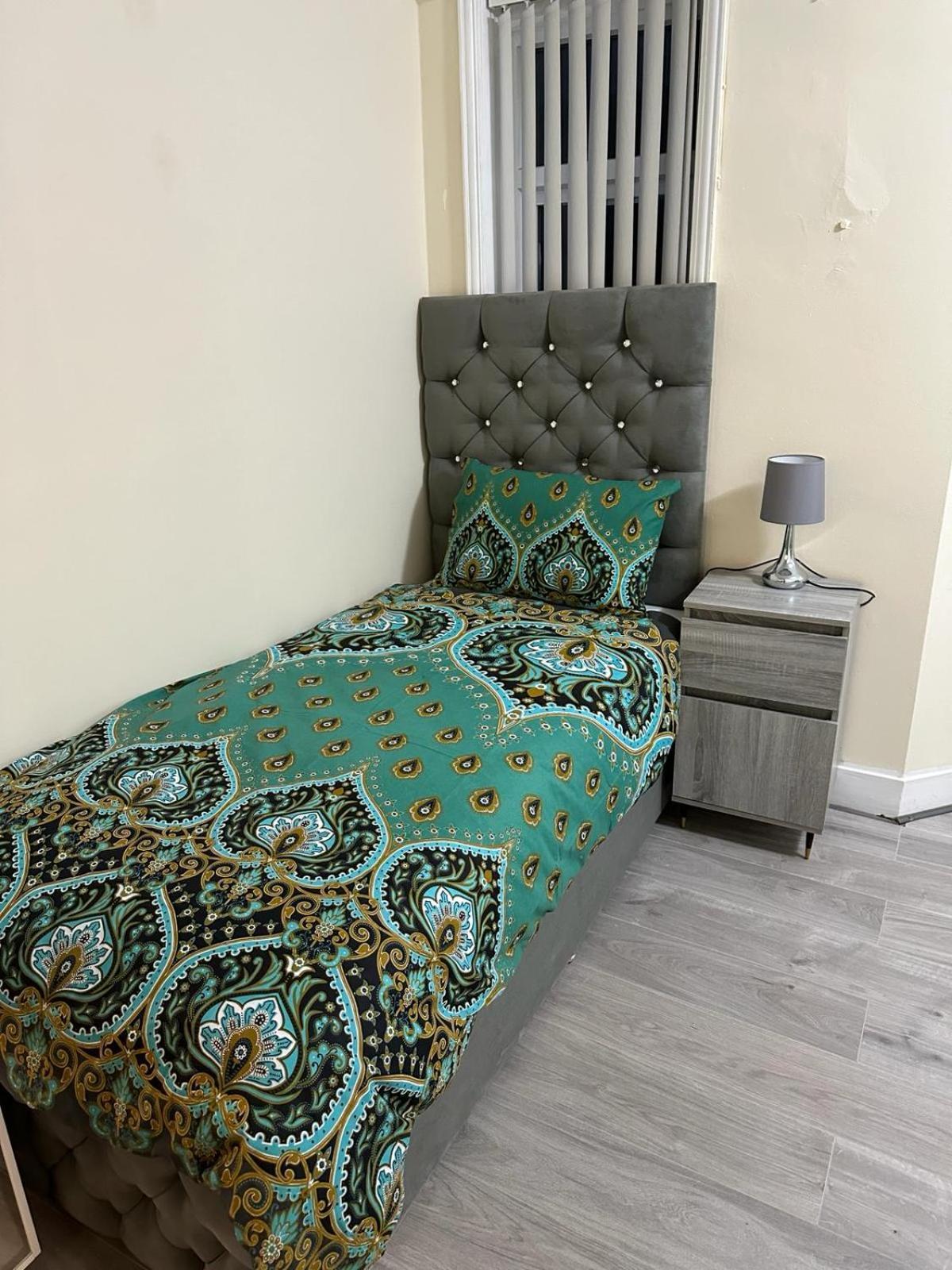 Elsaro Hotel Slough Bagian luar foto