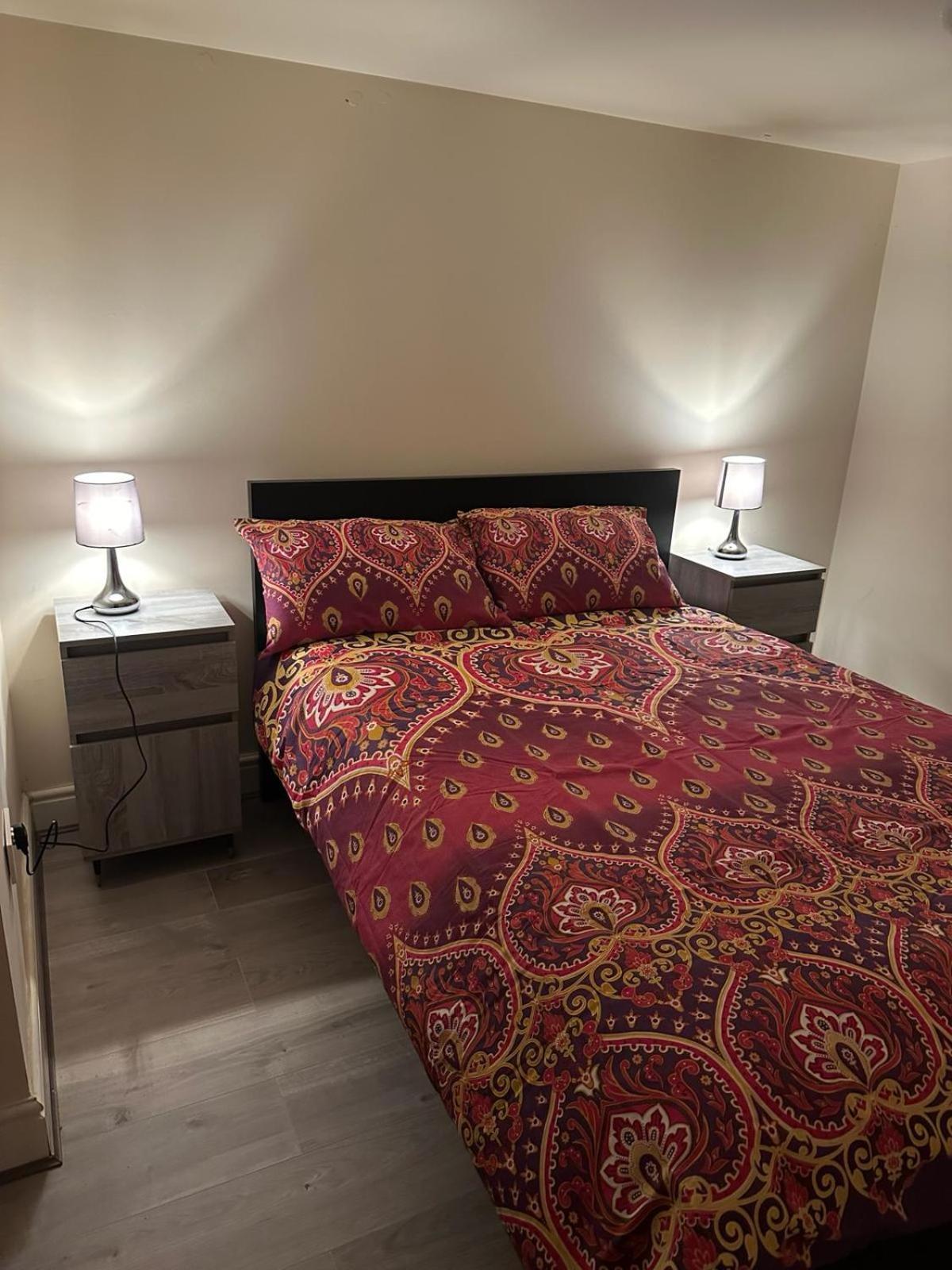 Elsaro Hotel Slough Bagian luar foto