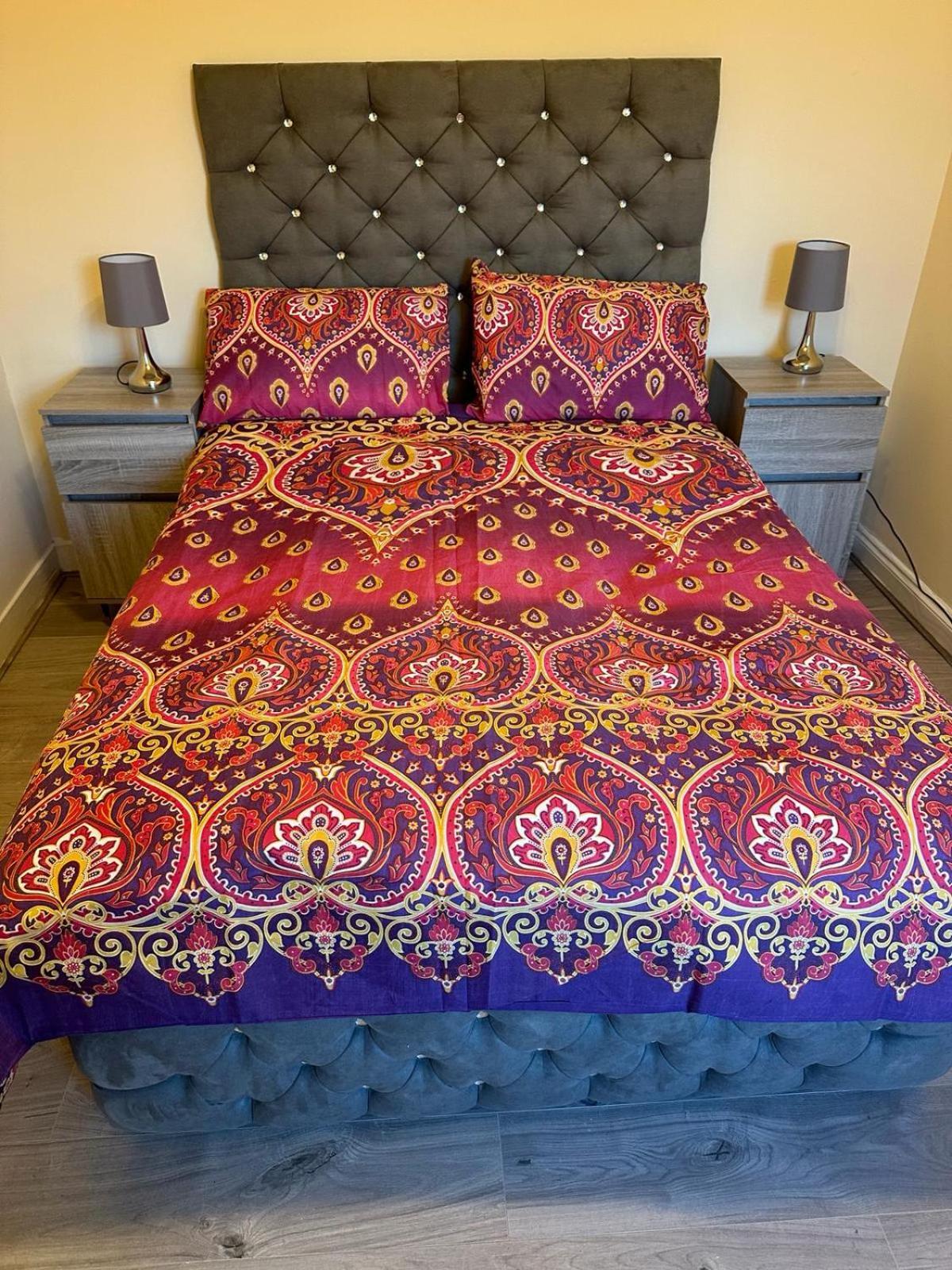 Elsaro Hotel Slough Bagian luar foto