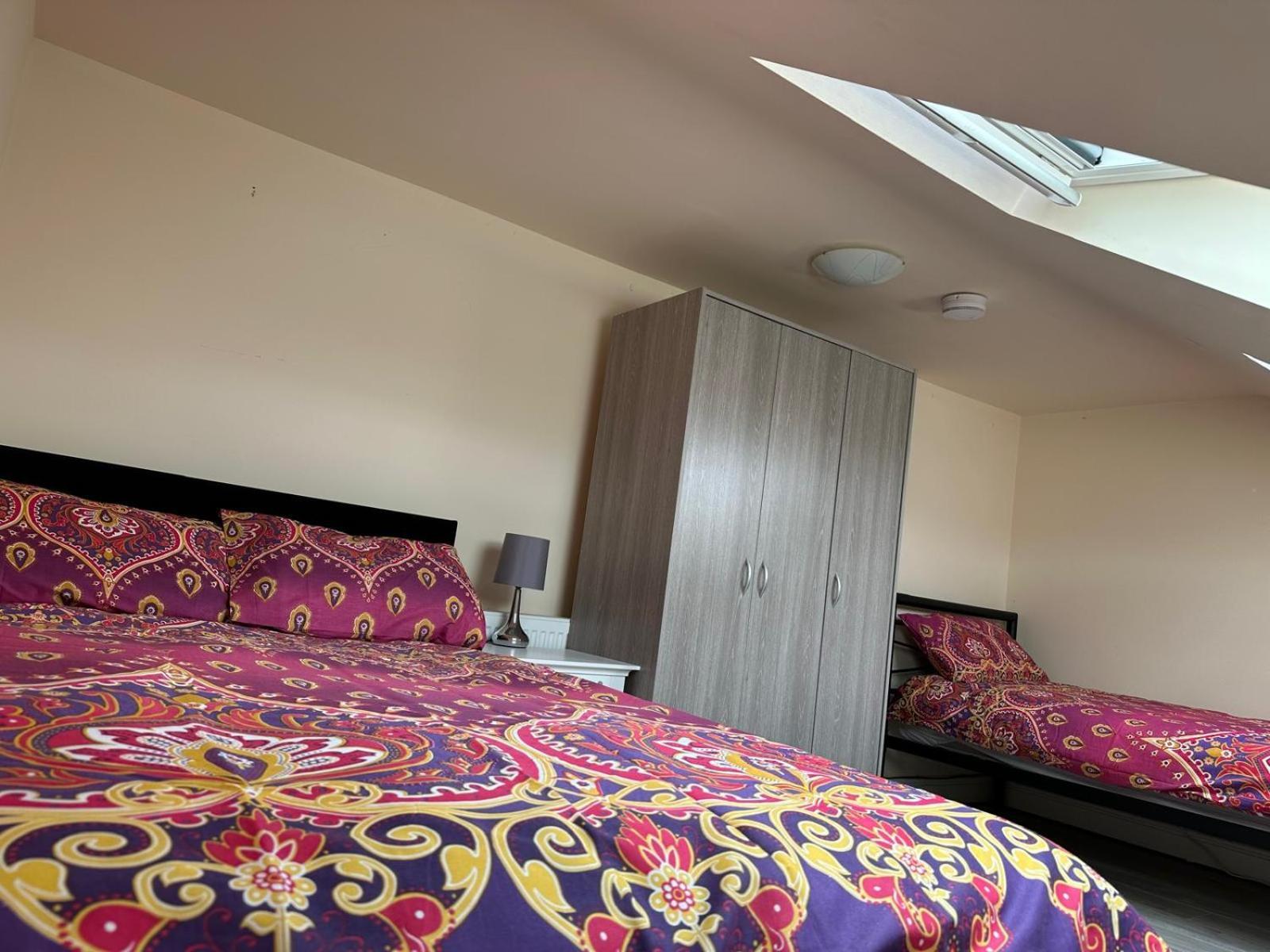 Elsaro Hotel Slough Bagian luar foto