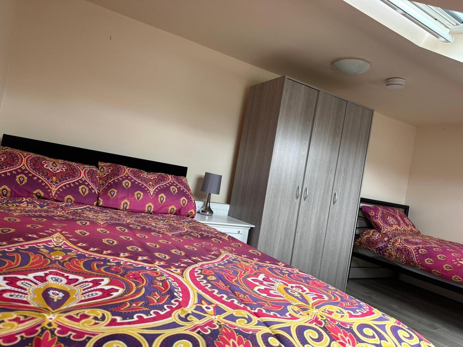 Elsaro Hotel Slough Bagian luar foto